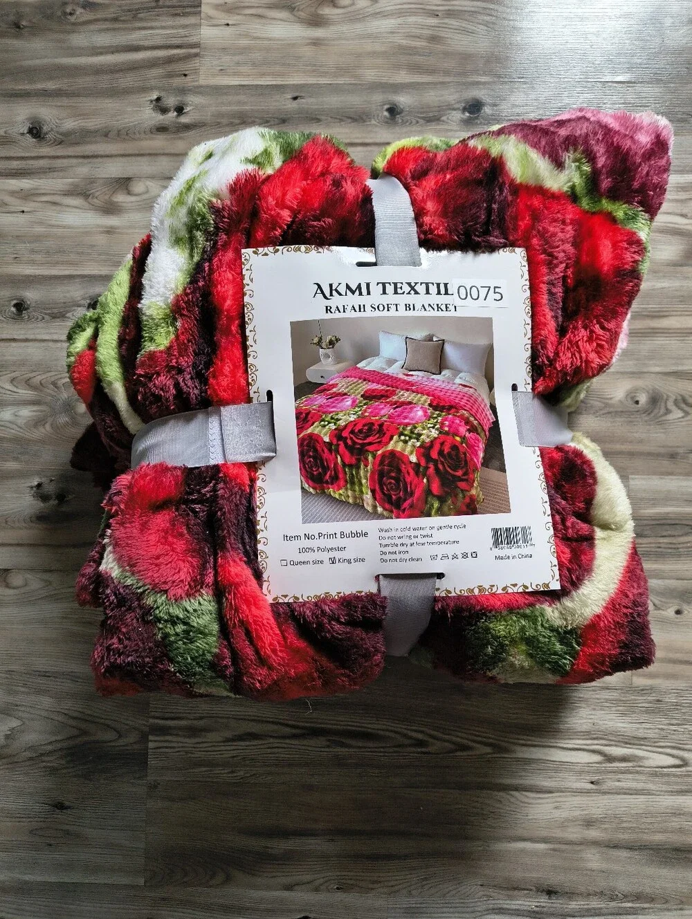 AKMI Textiles King Sized Soft Blanket Red Green Floral